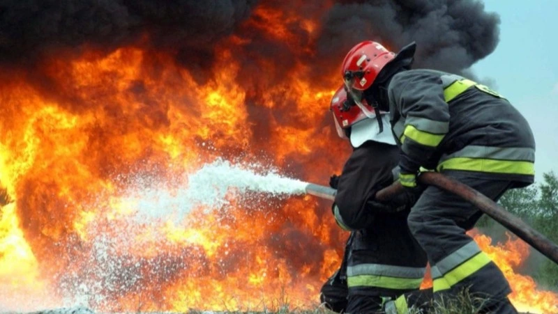 Пожарные потушили вспыхнувший мусор в Смирных ночью 29 декабря