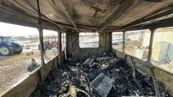 Пожарные 20 минут тушили бытовой вагончик в селе Таранай