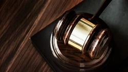 Госслужащий в Макарове заплатит 540 тысяч рублей за взятки и сообщения о рейдах на водоемах