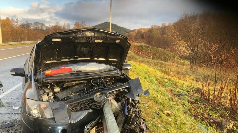 «Пункт назначения»: на Сахалине иномарку через несколько дней после покупки проткнуло отбойником