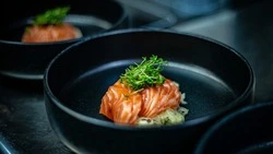 Гастромарафон «Дары морей» стартовал в Южно-Сахалинске — меню и цены