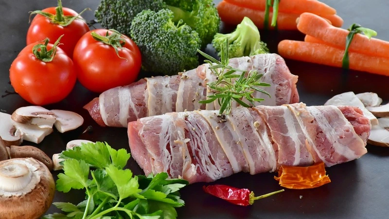 На Сахалине держатся стабильные цены на молоко и сосиски, но мясо и рыба опять дорожают