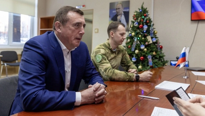 Валерий Лимаренко оставил подпись в поддержку президента России Владимира Путина