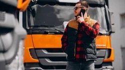 На Сахалине водитель-дальнобойщик может заработать 235 тысяч рублей