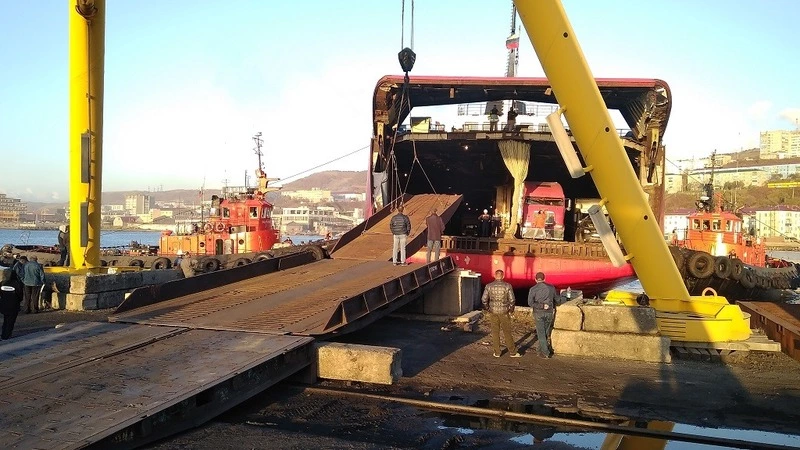 Сахалинские паромы швартуются у другого причала, чтобы избежать коллапса в Ванино