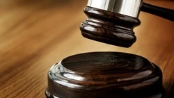 Пьяный житель Тымовского пустил в ход кресло против полицейского