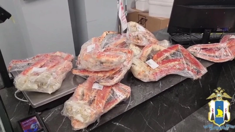 Полицейские задержали трех сахалинцев, торговавших сомнительными крабами и рыбой