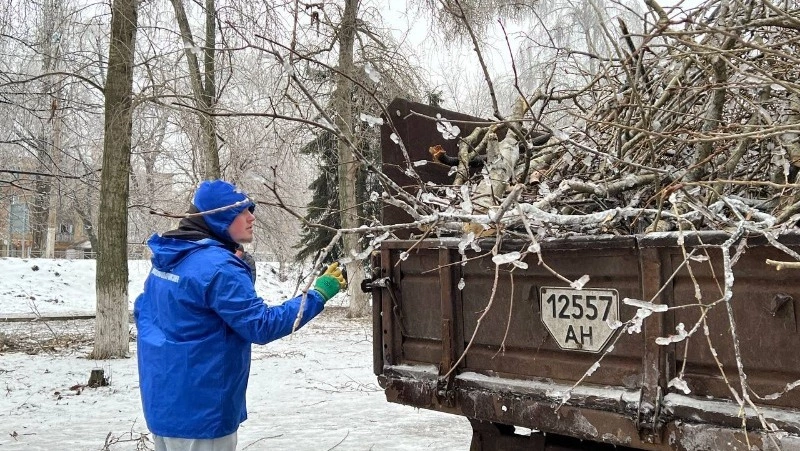 Волонтеры Сахалина помогли в устранении последствий циклона в донецком Шахтерске 