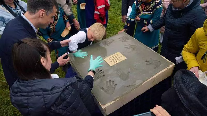 В Ногликах торжественно заложили первый камень новой школы