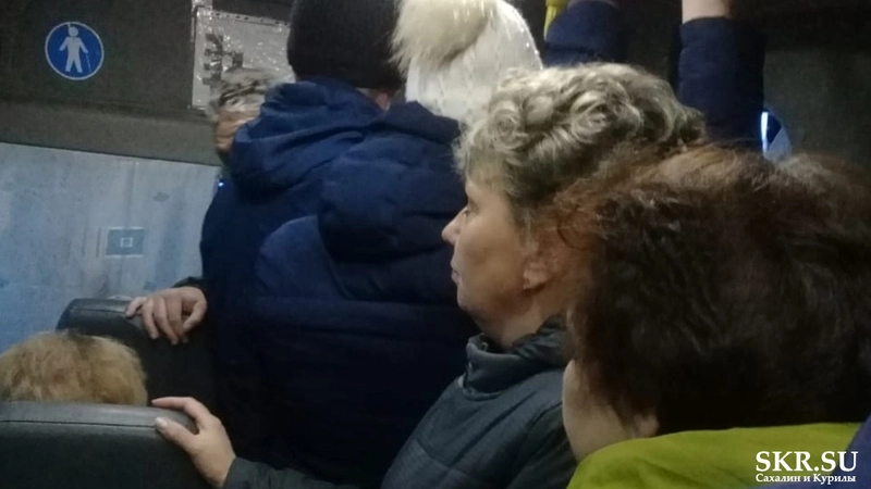 Сахалинцы не могут понять, кто должен снабжать их масками в автобусах