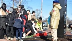 Стелу в память о героях СВО установили в селе Долинского района