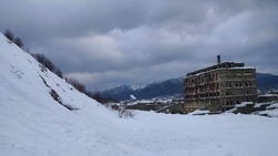 В Томаринском районе принудительно спустили лавину путем подрыва