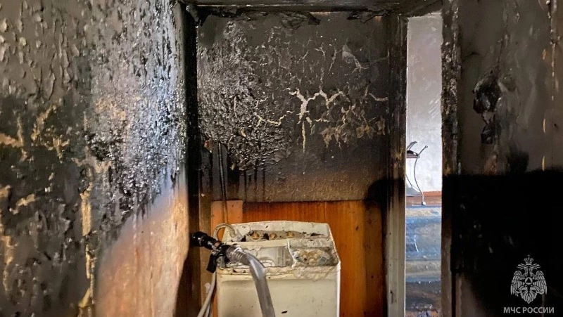 Человек пострадал при пожаре в жилом доме в Охе