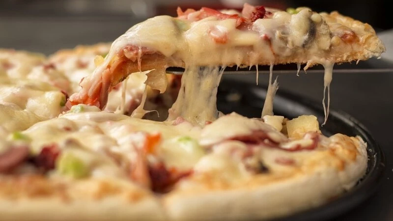 Проверка слуха: южносахалинцы не смогут заказать пиццу и роллы в новогодний вечер