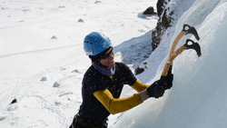 На Сахалине открыли сезон альпинисты и ледолазы