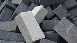 Дорогу к школе в Томари разбирают ради защиты пляжа от рыбаков