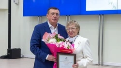 Валерий Лимаренко поздравил Сахалинское отделение Союза женщин России с 30-летием