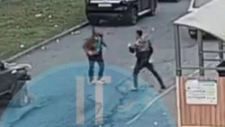 В Южно-Сахалинске мужчины устроили драку возле мусорки