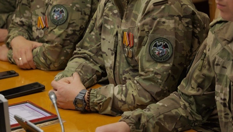 Юрий Трутнев встретился с дальневосточными госслужащими-добровольцами, вернувшимися из зоны СВО