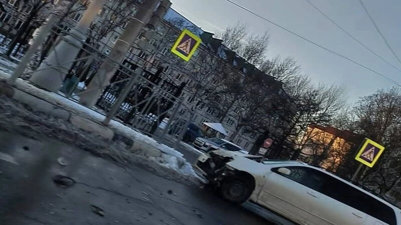 Внедорожник влетел в универсал в Южно-Сахалинске