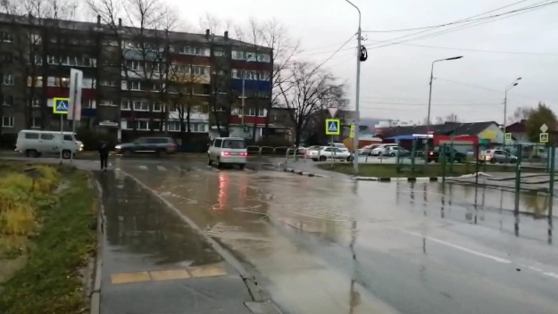 В Южно-Сахалинске объявилась парадоксальная лужа-рекордсмен