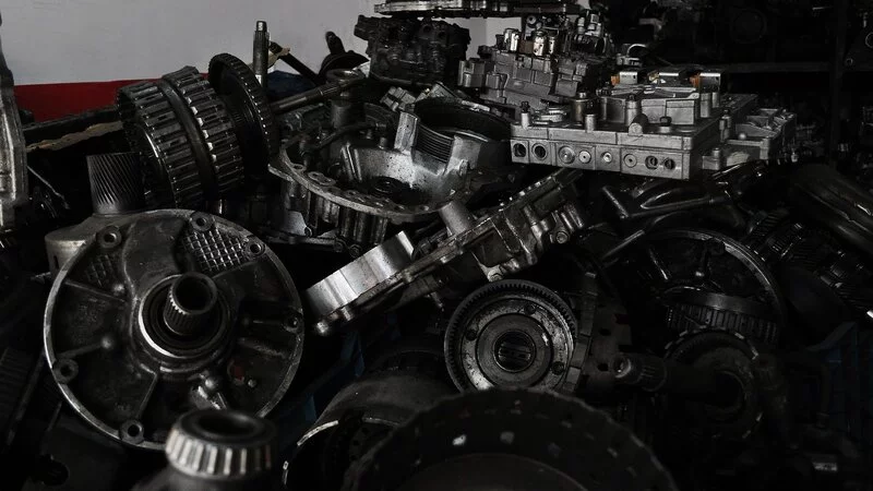 Южносахалинец получил кучу автозапчастей по фальшивой доверенности, а потом продал их