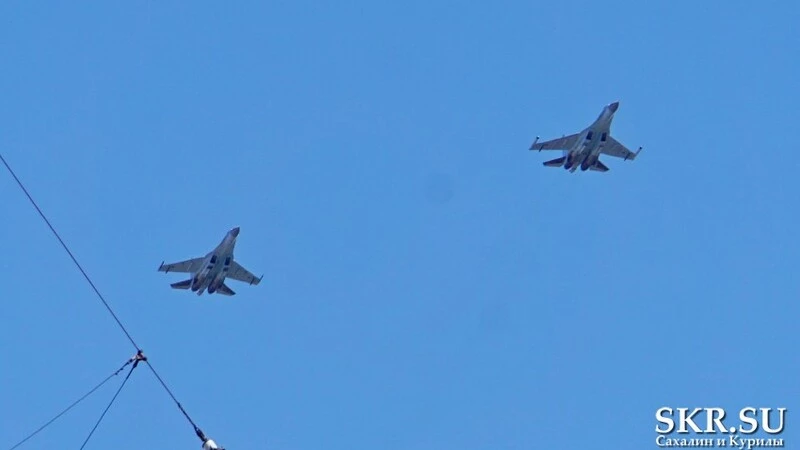Над Южно-Сахалинском промчались истребители Су-35С