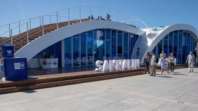 Сахалин соединился мостом с Крымом на «Улице Дальнего Востока» Восточного экономического форума (ФОТО)