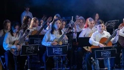 Саундтреки из «Ведьмака» и «Пиратов Карибского моря» сыграет гитарный оркестр в Южно-Сахалинске