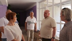 Владислав Епифанов оценил готовность школ в Шахтерске в ДНР к предстоящим выборам