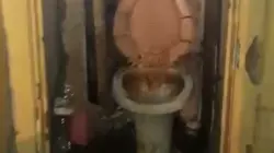 «По ночам с фонариком ловим клопов». Голодные рабочие в Северо-Курильске выживают в грязи