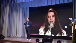 Экс-солист музыкальной группы «Фристайл» выступил для жительниц Смирныховского района