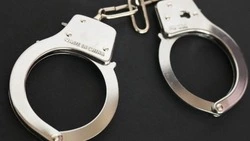 Двое сахалинцев обокрали родственницу, попавшую в ДТП 