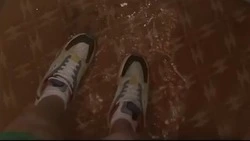 Подъезд затопило из-за сильного ливня в Южно-Сахалинске 19 сентября