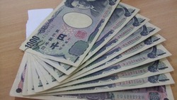 Сахалинцам советуют хранить сбережения в японских иенах