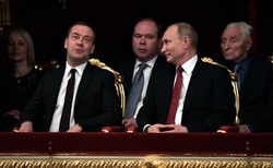 Кремль ответил на слухи о преемнике Путина, аварийная остановка на «Сахалин-1». Главное на утро 18 декабря