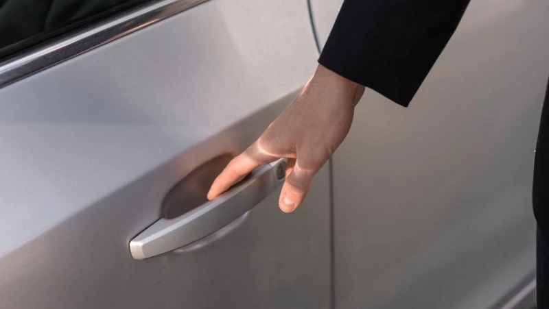 Житель Долинского района ответит перед законом за кражу двери от машины