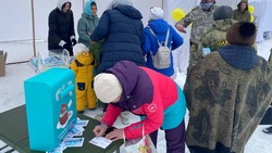 Памятные подарки подготовили для гостей лыжного марафона в Южно-Сахалинске