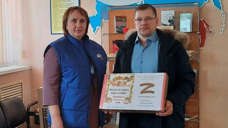 Жители Долинского района связали шерстяные носки для бойцов в зоне СВО