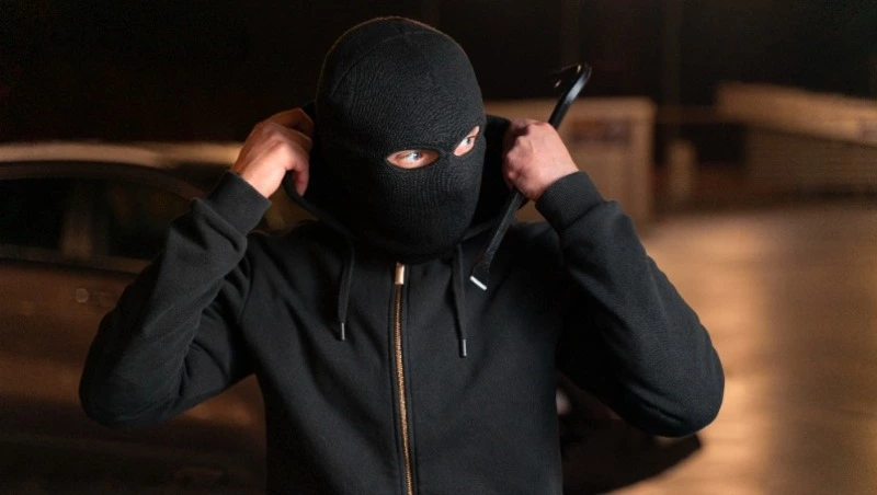 Мужчина обчистил квартиру случайного собутыльника в Южно-Сахалинске