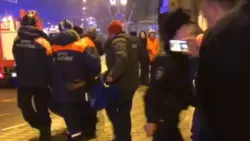 Очевидцы: из горящего дома на Сахалинской людей выносили на руках