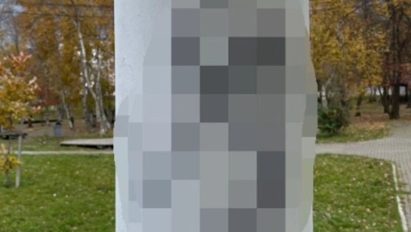 Неизвестные вандалы нарисовали символ нацизма в сквере Южно-Сахалинска