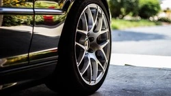 Мэр Курильска назвал причину парковки автомобиля, которая взбесила соседей