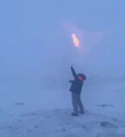 Сотрудники МЧС вывели к берегу заблудившихся в метель рыбаков в Долинском районе