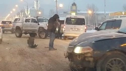 Фотофакт: массовое ДТП произошло на заправке «Роснефть» в Южно-Сахалинске