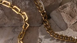 Житель Корсакова ответит в суде за кражу ювелирный украшений у своей знакомой