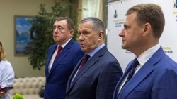 Юрий Трутнев поздравил Валерия Лимаренко с победой на выборах губернатора Сахалинской области