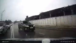 На Сахалине ищут водителей, которые видели поступок автохама на «Лексусе»
