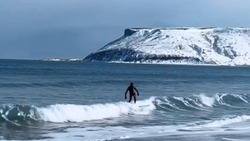 Популярный путешественник восхитился любовью курильчан к серфингу и своему острову