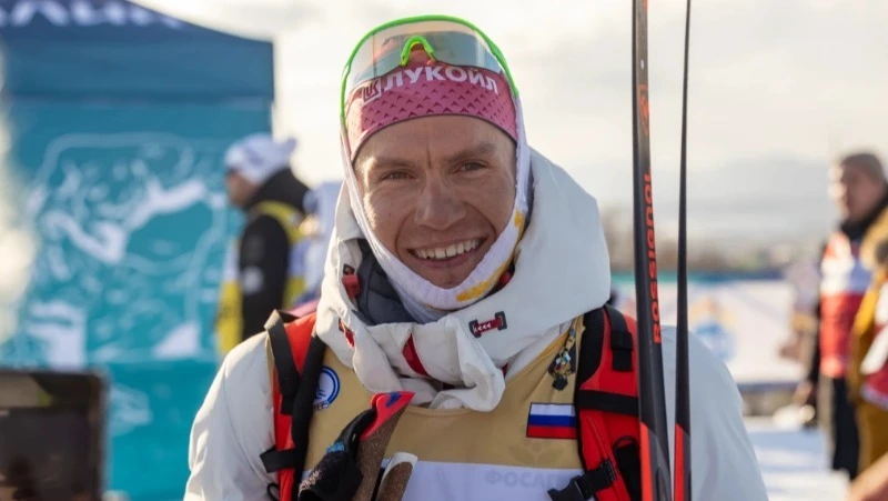 Большунов взял золото первого дня чемпионата России по лыжным гонкам на Сахалине